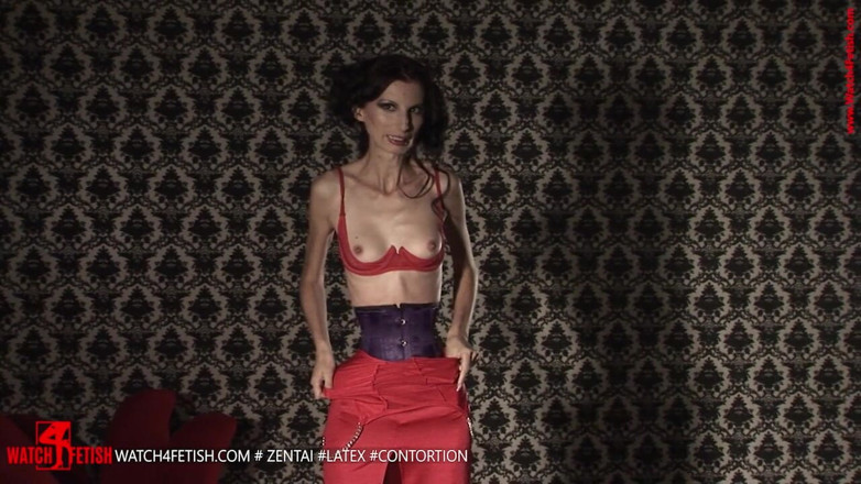 Giant Fem: Seducción en un vestido rojo