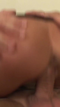 Schizzi il mio sperma caldo sulla faccia di questa troia bionda arrapata con belle tette perfette e figa calda