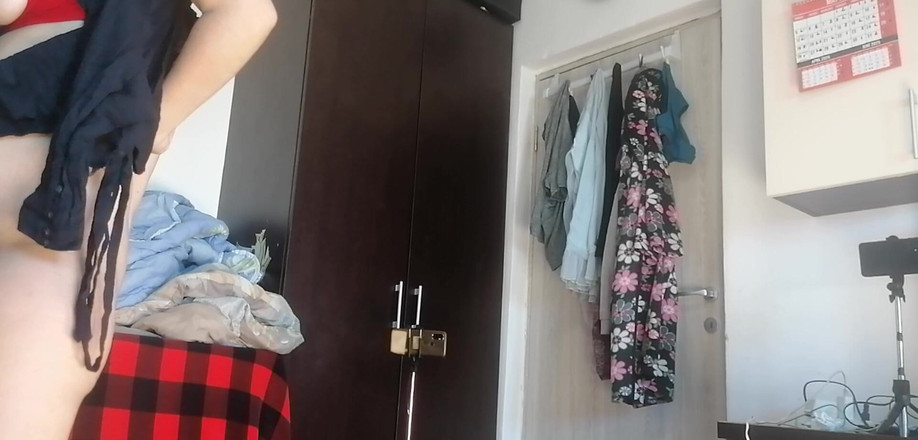 Mirsur: 素人人妻在家裸体跳舞。素人女人试穿衣服和剪衣服很有趣。