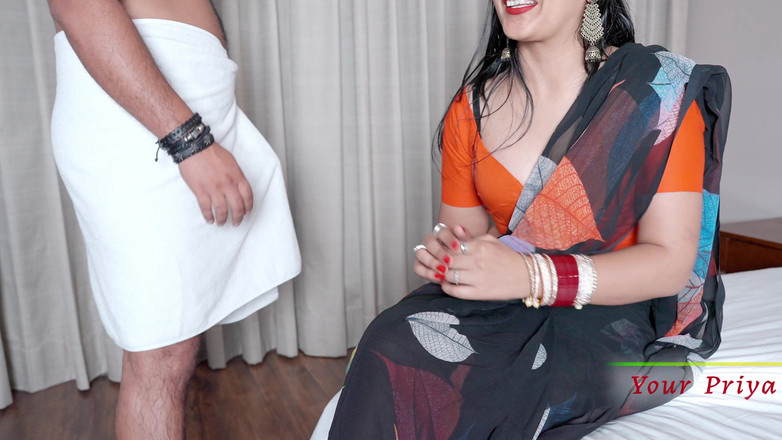 Your Priya: Het bhabhi blev förvånad när hennes devar av misstag kom...