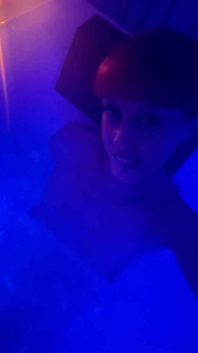 The Jacuzzi Is Installed (Candystart Videos) The Jacuzzi Is Installed (Candystart Videos)