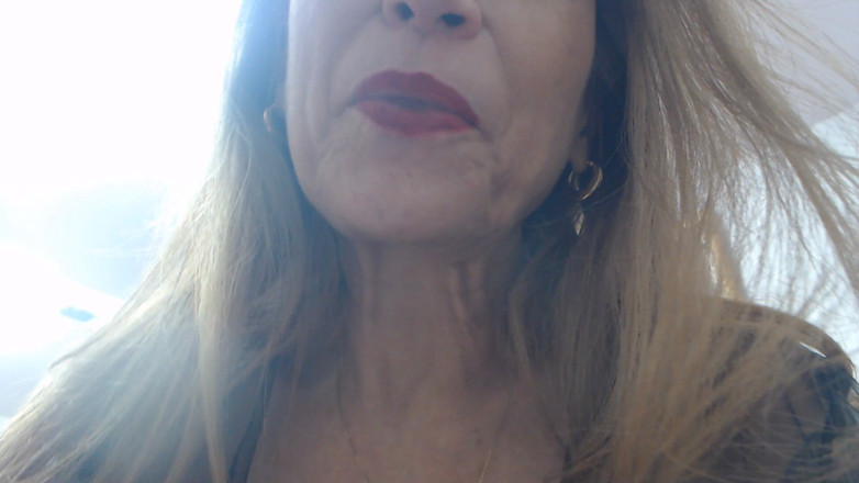 Melissa Johnson: Hôn, khạc nhổ, ngồi trên mặt của bạn