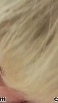 Linda milf rubia Erica Lauren en primer plano, mamada y tragada de leche
