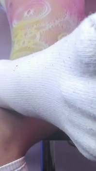 Adora Grande Füße in Weißen Socken (dirty Talk)