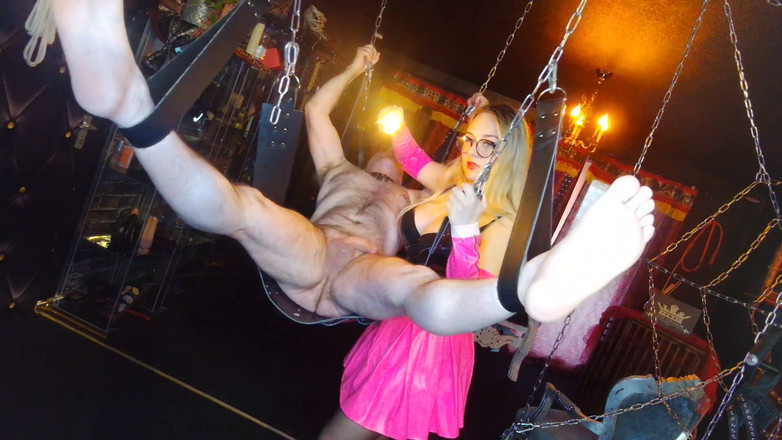 Queen_of_BDSM: Kerzenwachs Brustwarzenbehandlung auf der sexellinikel!