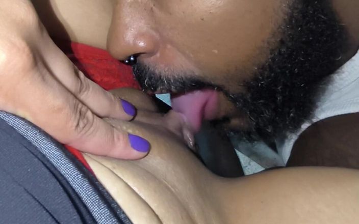 Nurseblack: Verheirateter betrügender cuckold Meek auf der Treppe des Gebäudes ihres...