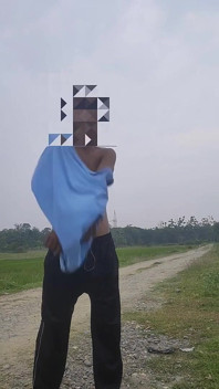 Venkovní sexuální video gayů masturbuje na silnici