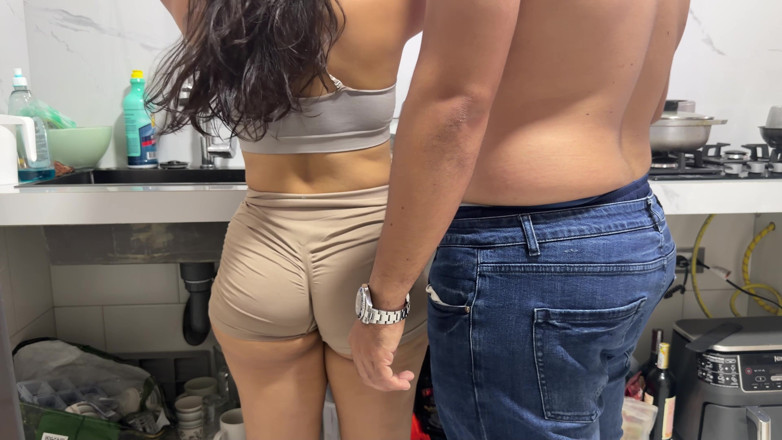 PronoiaMey: Sora vitregă excitată Marasexxxx futută tare de fratele vitreg la...