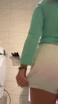 I Have a Beautiful Figure and Beautiful Hair, I Dance and Show off My Figure!