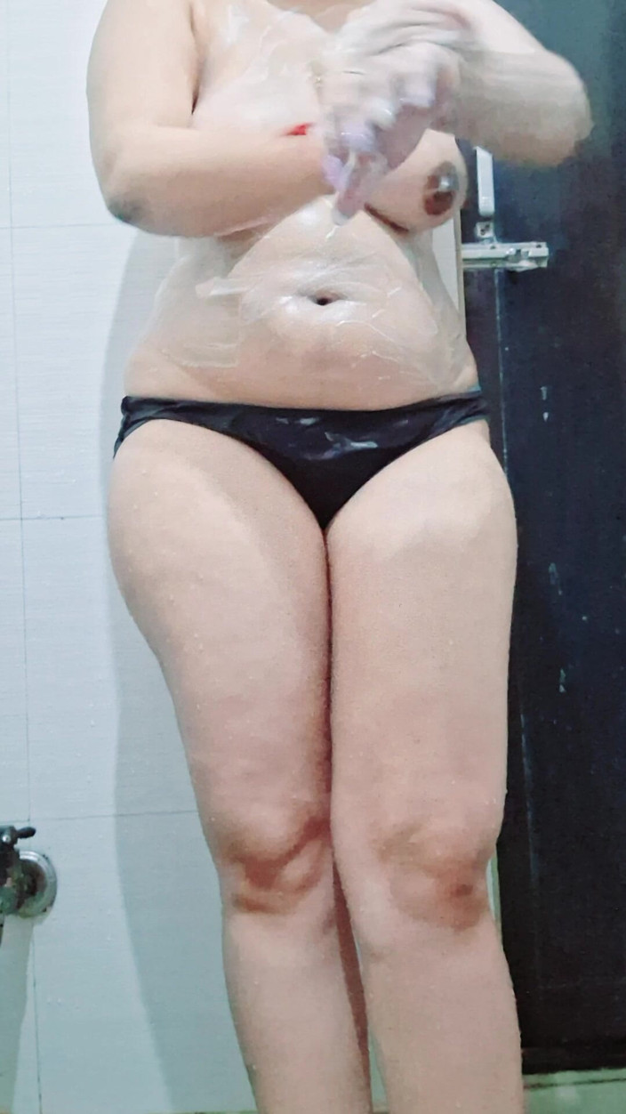 Riyathakur: Svedl jsem desi bhabhi a pak jsem ji tajně sledoval,...