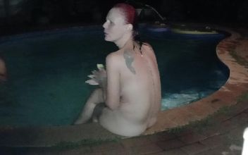 Nieghbours Wife Handjob Finger Fucking in Swimmingpool