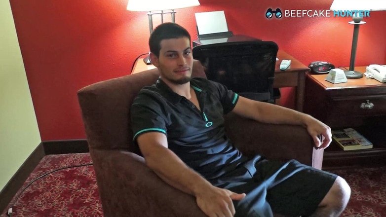 Beefcake Hunter: Futbol oyuncusunun bacaklarıyla maço emiyor