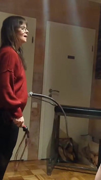 Domlady Mia - Punizione del Terrore per la schiava - frustata sulla panchina di stretching e sul palo del soffitto - Parte 3