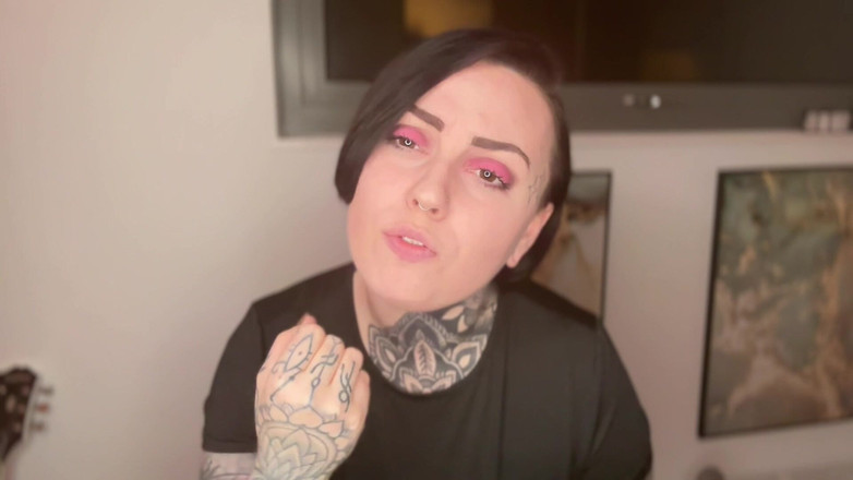 Miss Valentina: Arată-mi chiloții ăia