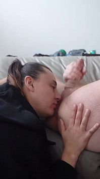 Kouření a výbušný bez rukou výstřik z rimmingu Jí jeho zadek