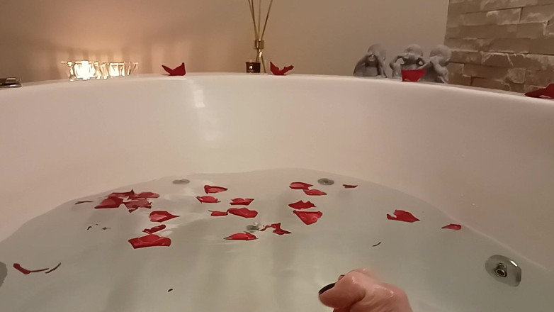 Mel Fire: Spa kaki bareng rose petal crushing