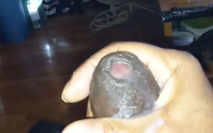 BlueBaker69: En annan stor svart oklippt kuk jerkoff och cum shot...