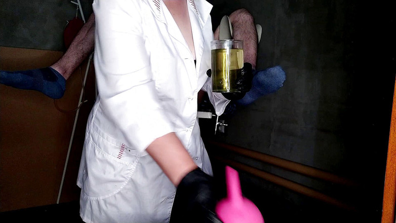 OurFetishLife: Tıbbi fetiş hemşire altın nektar lavmanı