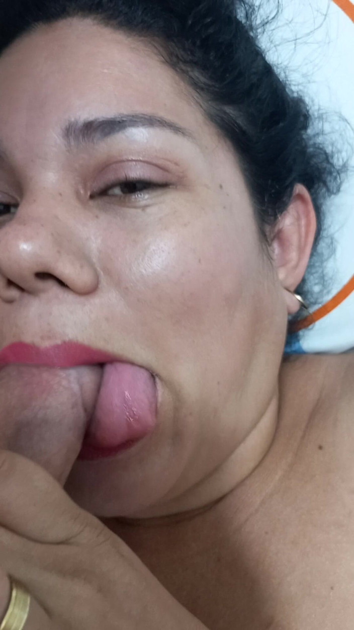 Valkyrie and Luigy Couple: Cewek ini lagi asik nyepong kontol sambil berbaring