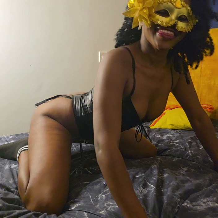 DelamorMotionX: Sexy Katalina Dancing to the Tunes