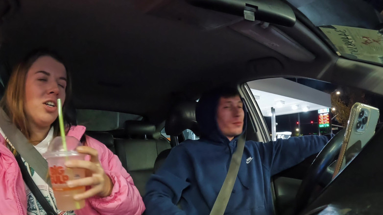 Addy Broke: Chica chupando polla extraño en coche chupó todo el semen
