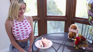 Radical Lesbian: nastolatka i MILF. Lesbijskie blondynki z różnicą wieku