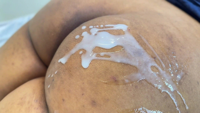 Aria Mia: Un demi-frère éjacule à tour de rôle pendant que ses parents sont à...