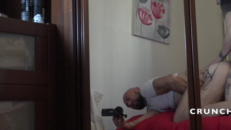 Fun bareback meeting in Barcelona: Jovem hetero chupando pau grande
