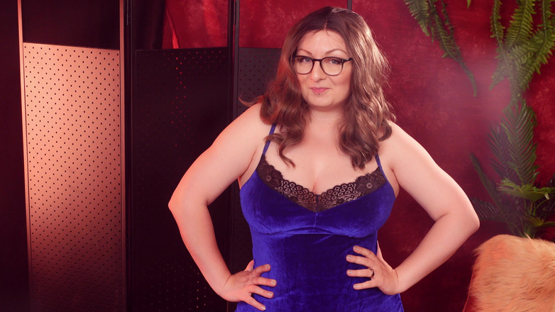 Arya Grander: Prova på Haul: Blå sammet klänning! Kurvigt sätt, MILF bredvid!...
