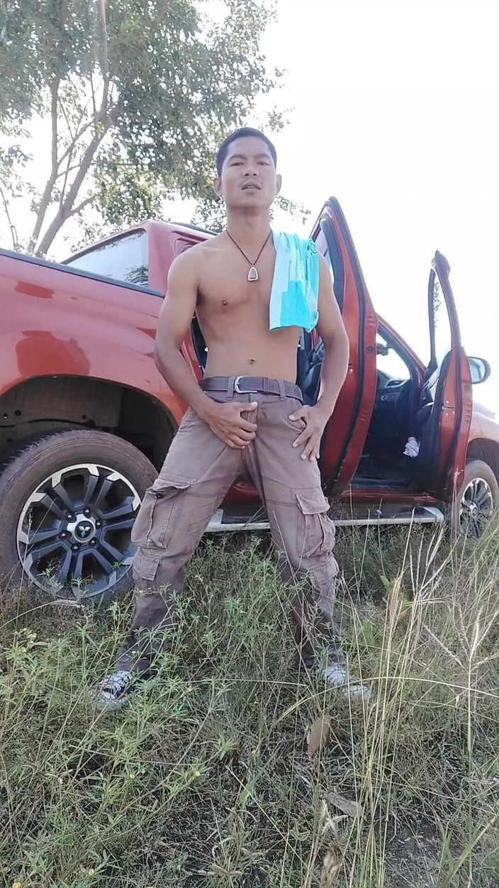 ninesuriya: Komm schon, ich bin neben dem auto aufgeregt