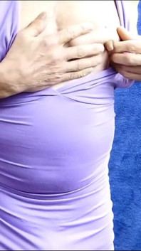 Sfârcuri poking în rochie nouă halter