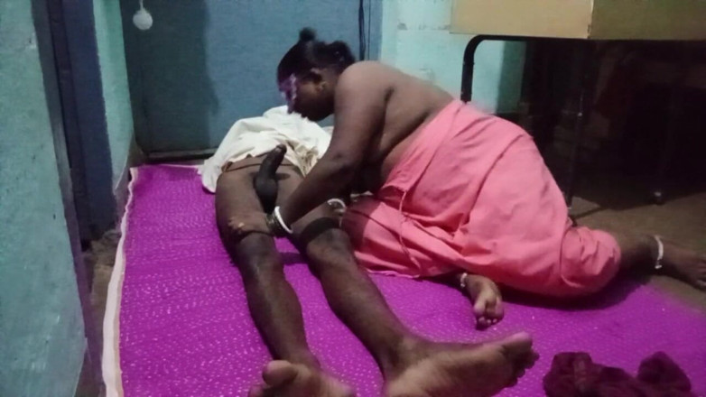 Sexy juli: Dostala jsem nevlastního bratra z vesnice, aby mě osvobodil a...