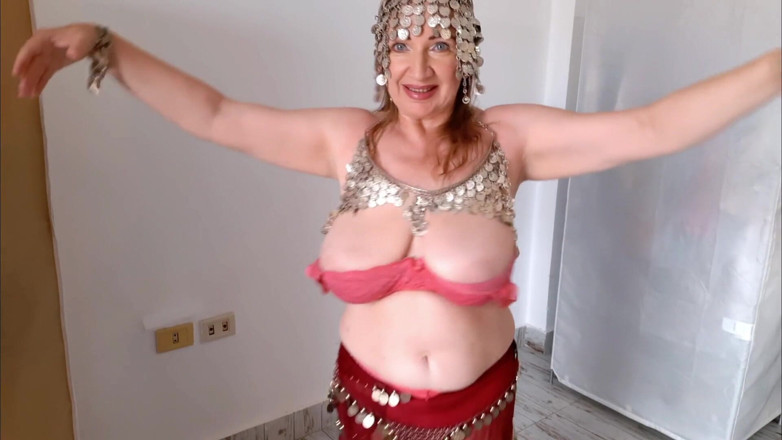 MariaOld: Abuela caliente sacude enormes tetas en estilo oriental
