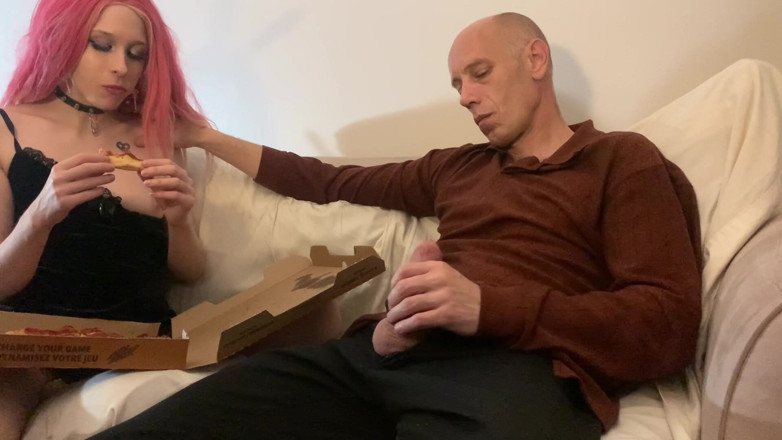 EmoDream1998: Eating Pizza off the Pizza Mans Dick