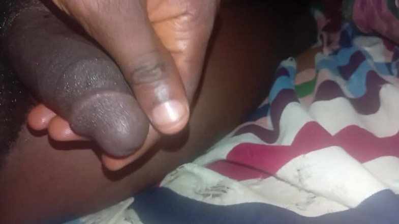 Africatrans: Ladyboy zakar besar memerlukan lubang.