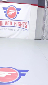 Agatha delicious gegen lora cross exotisches wrestling-match