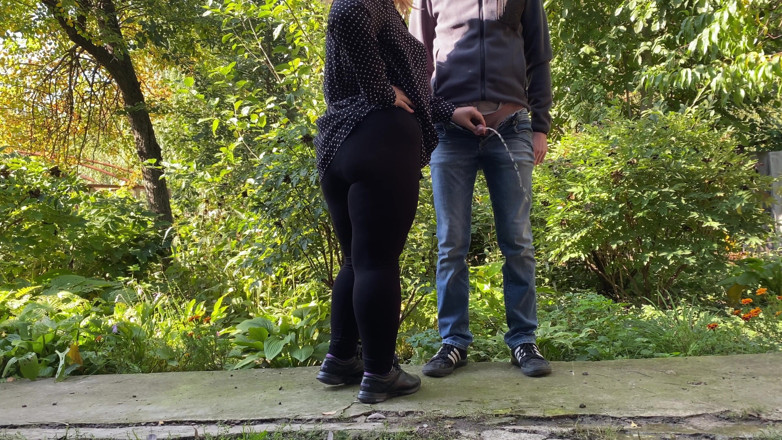 OurFetishLife: Mamă sexy mi-a lins pula afară după pișare