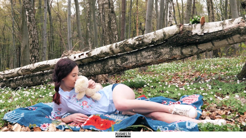 Plushies: Nimfă din pădurea Meggy, vibrator de sticlă în vagin și ursuleț de...