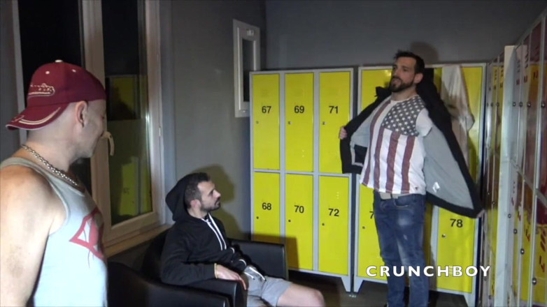 BAREBACK AND CREAMPIE CLUB: Enzo Rimneez usata da Koldo Goran nello spogliatoio comune
