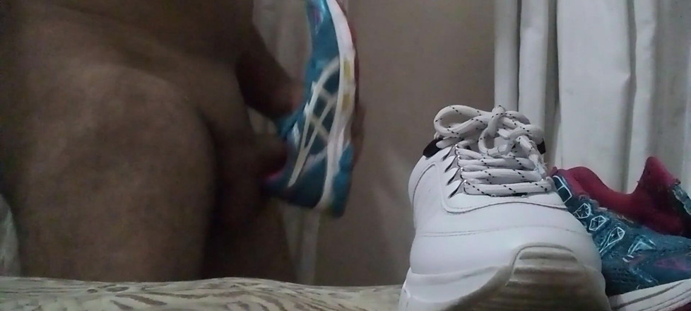 Sneakerfetish_BR: 애널에 사정하는 스니커즈