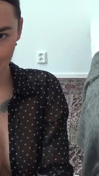 Amatör Türk büyük götlü orta yaşlı seksi kadın 20 yaşındaki sikici tarafından sert sikiliyor