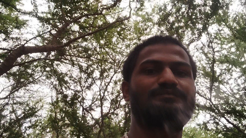 KUMBHA MANOJ KUMAR: Xhard - Ich gehe in die toilette im wald, handhaken