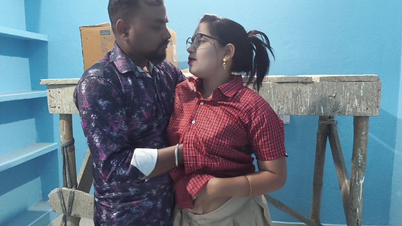 Sona bhabhi: 当我们一个人在家时，我的好朋友狠狠地操我