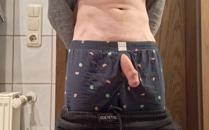 ShyBoy: Staje się twardy bez dotykania i cummed bardzo szybko