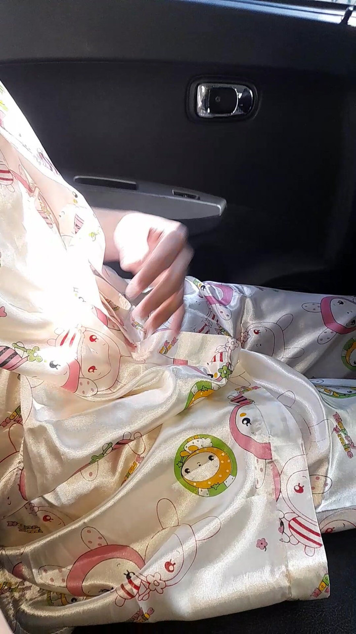 Naomisinka: 着物セット付きサテンパジャマの中で女装と射精