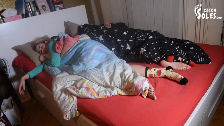 Czech Soles - foot fetish content: Dvě holky v posteli