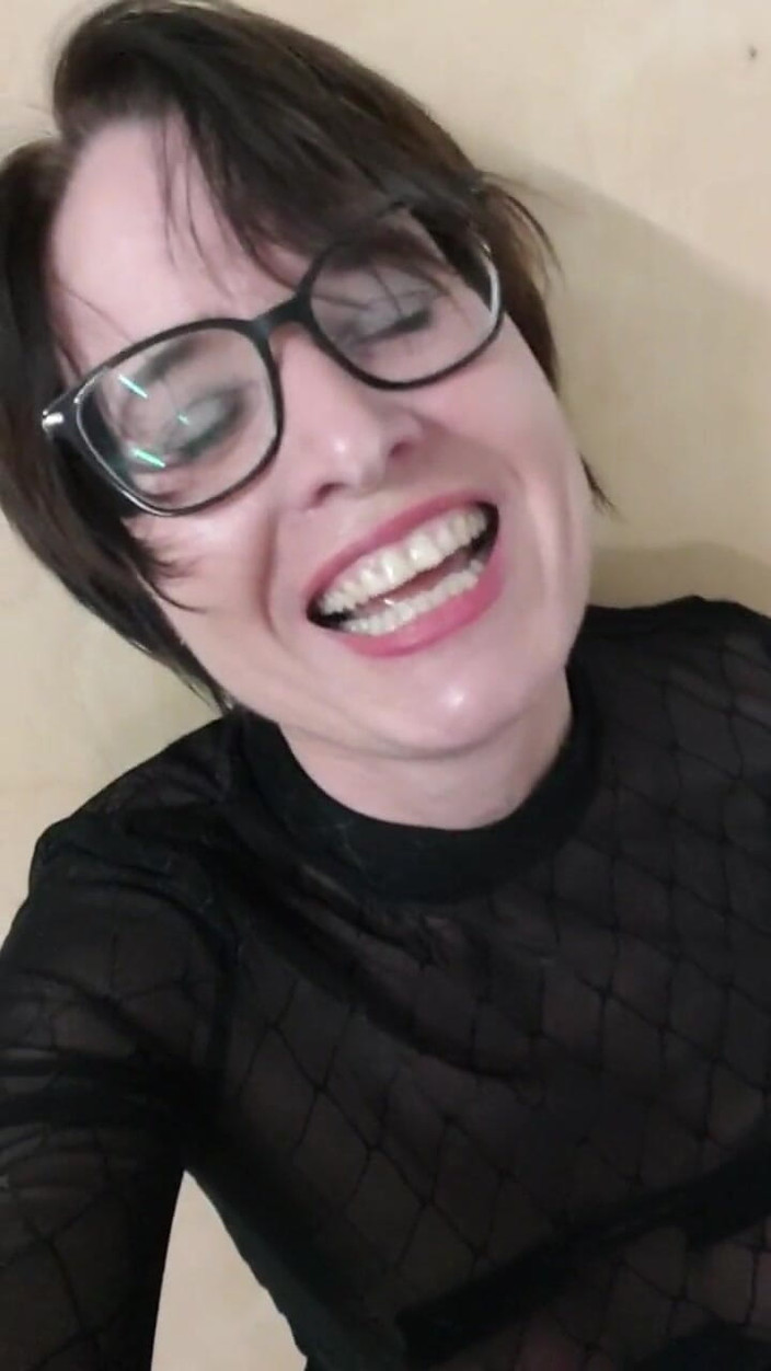 JulieEroticDress: 섹시한 드레스를 입고 시오후키