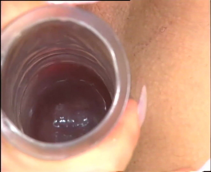 Lesbian Stories: Gagica lesbiană se joacă și fute cu pumnul pizda păroasă a...