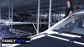 पारिवारिक लंड - सुडौल सौतेला पापा अपने दो जुड़वां सौतेले बेटे को तीव्र पसीने से तर नाव चोदने के लिए बाहर ले जाता है