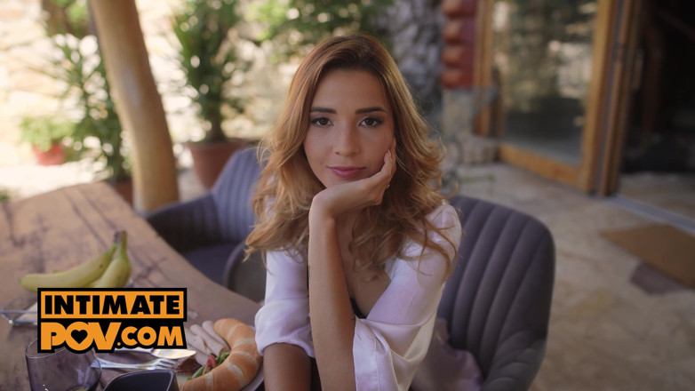 IntimatePOV: POV - Kundička vrtá vaši sexy cizí manželku Agathu Vega, dokud...